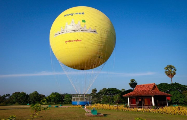 Angkor Wat With Balloon Ride and Lunch Small-Group